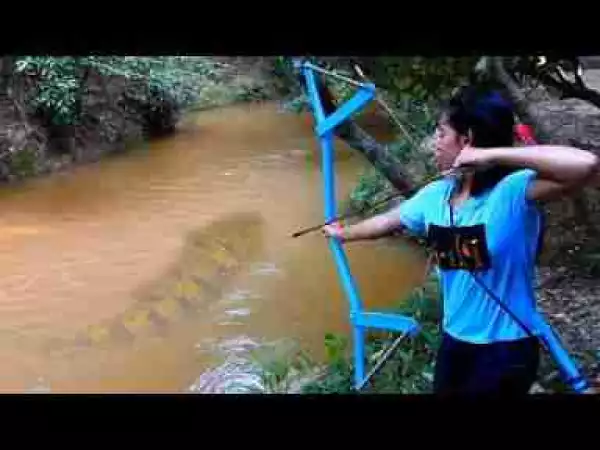 Video: Amazing Girl Uses PVC Pipe Compound Bow Fishing To Shoot Fish
